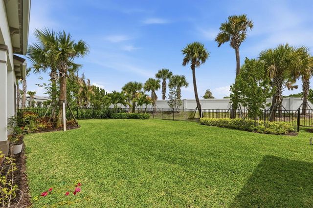 10550 Northbrook Circle, Palm Beach Gardens, FL 33412