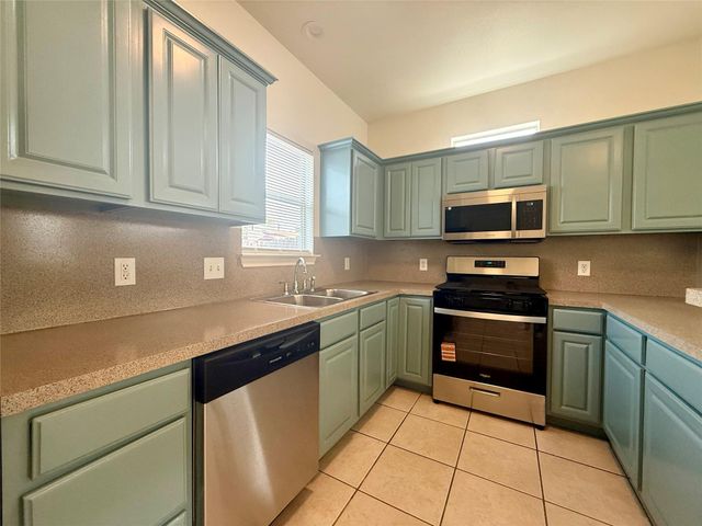 6916 Meador Ave B, Austin, TX 78752