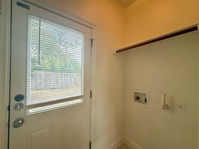 6916 Meador Ave B, Austin, TX 78752