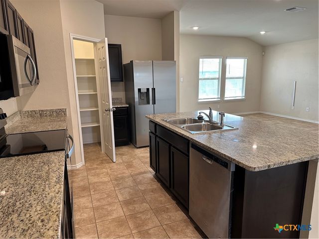 5802 Harriet Tubman Avenue, Killeen, TX 76543