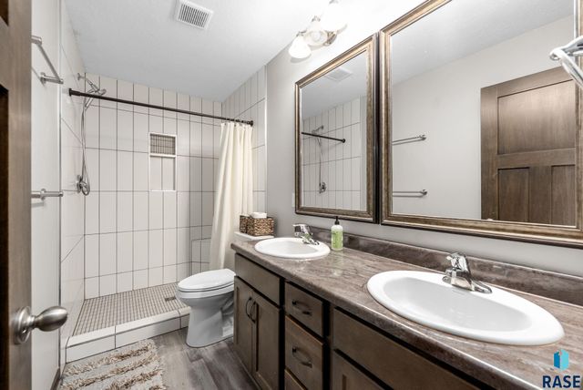 3000 S Richie Dr Drive, Sioux Falls, SD 57106