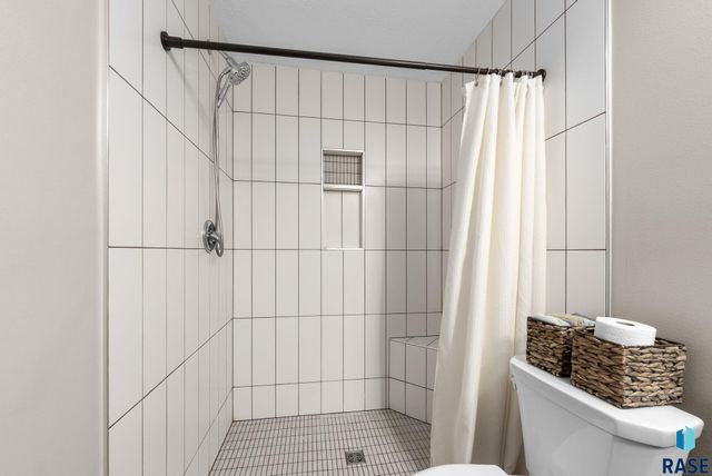 3000 S Richie Dr Drive, Sioux Falls, SD 57106