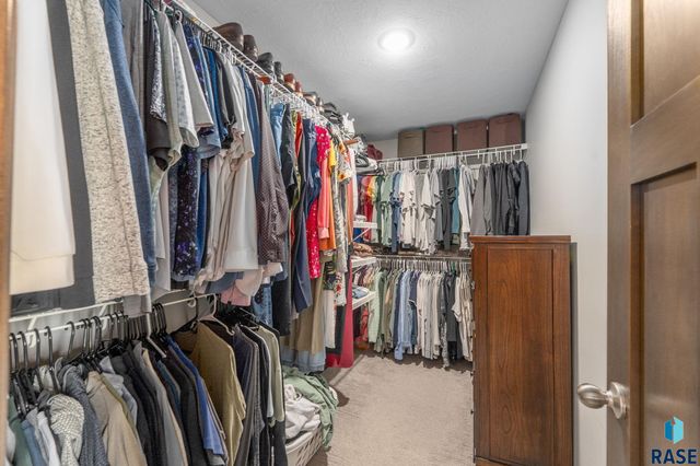 3000 S Richie Dr Drive, Sioux Falls, SD 57106