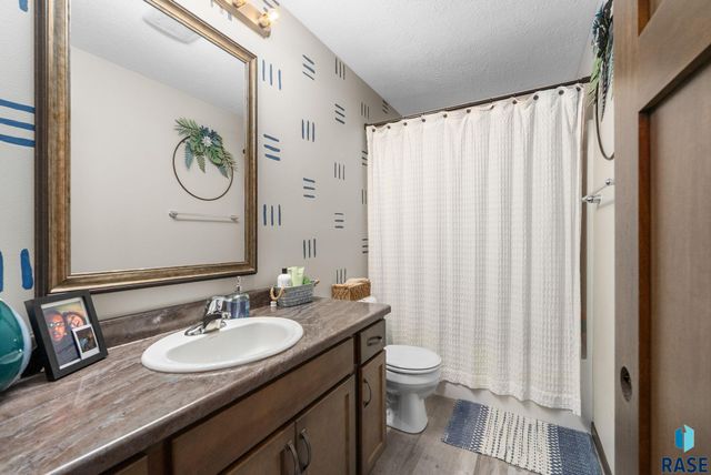 3000 S Richie Dr Drive, Sioux Falls, SD 57106