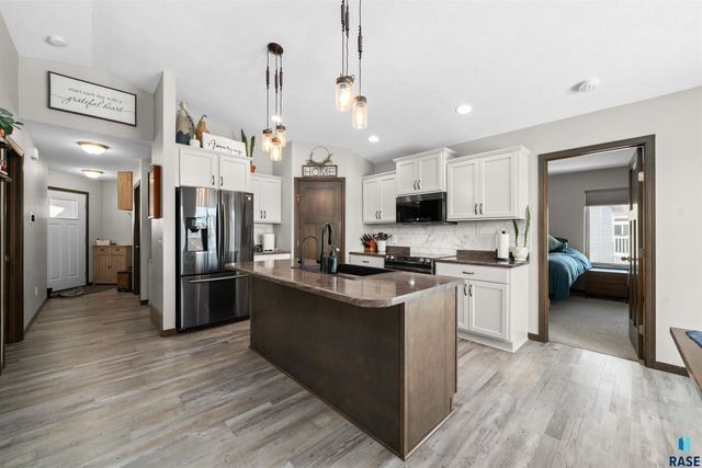 3000 S Richie Dr Drive, Sioux Falls, SD 57106