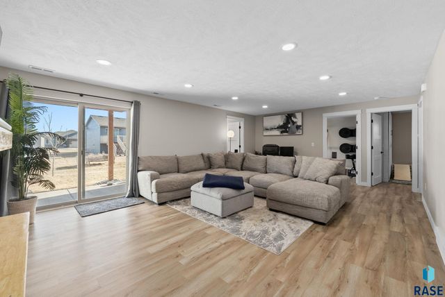 3000 S Richie Dr Drive, Sioux Falls, SD 57106