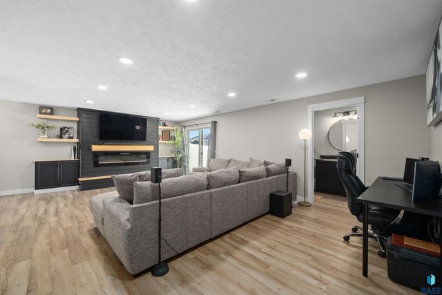 3000 S Richie Dr Drive, Sioux Falls, SD 57106