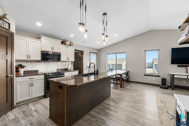 3000 S Richie Dr Drive, Sioux Falls, SD 57106