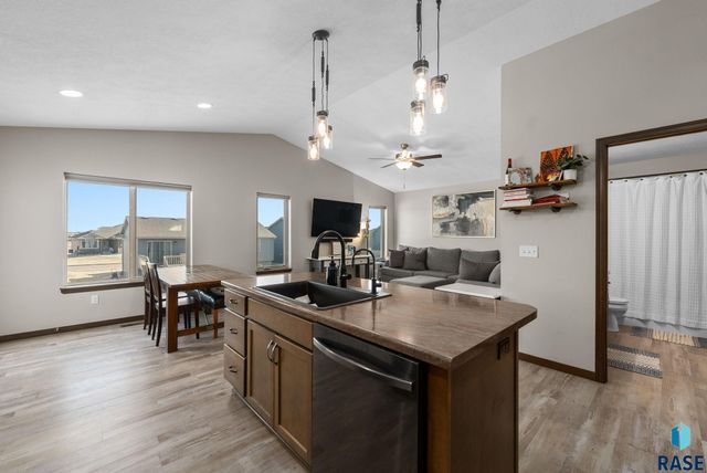 3000 S Richie Dr Drive, Sioux Falls, SD 57106