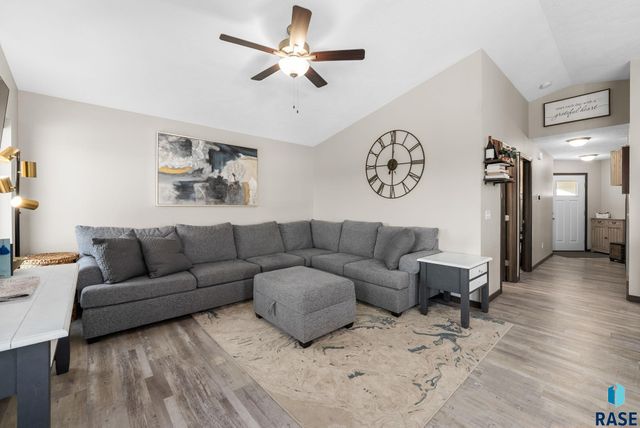 3000 S Richie Dr Drive, Sioux Falls, SD 57106