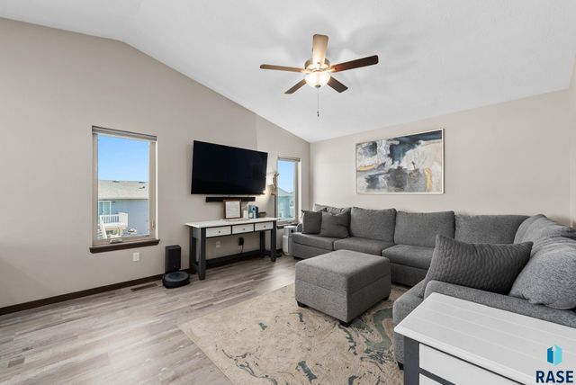 3000 S Richie Dr Drive, Sioux Falls, SD 57106