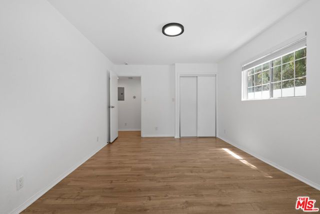 5541 Fallbrook Avenue, Woodland Hills (los Angeles), CA 91367