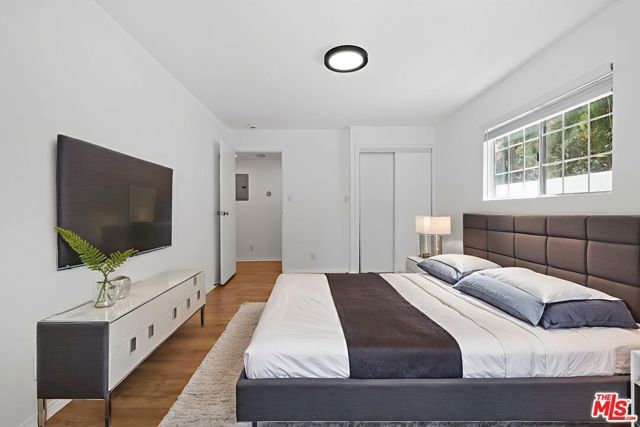 5541 Fallbrook Avenue, Woodland Hills (los Angeles), CA 91367