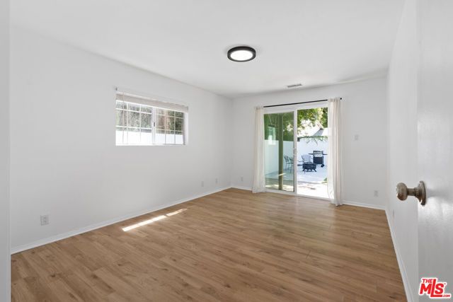 5541 Fallbrook Avenue, Woodland Hills (los Angeles), CA 91367