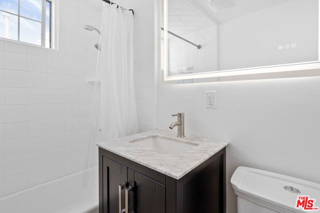 5541 Fallbrook Avenue, Woodland Hills (los Angeles), CA 91367