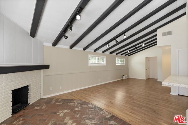 5541 Fallbrook Avenue, Woodland Hills (los Angeles), CA 91367