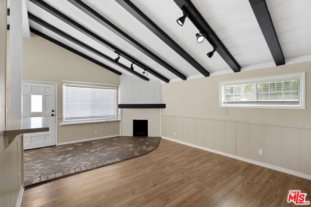 5541 Fallbrook Avenue, Woodland Hills (los Angeles), CA 91367