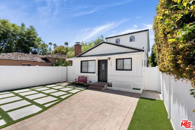 5541 Fallbrook Avenue, Woodland Hills (los Angeles), CA 91367