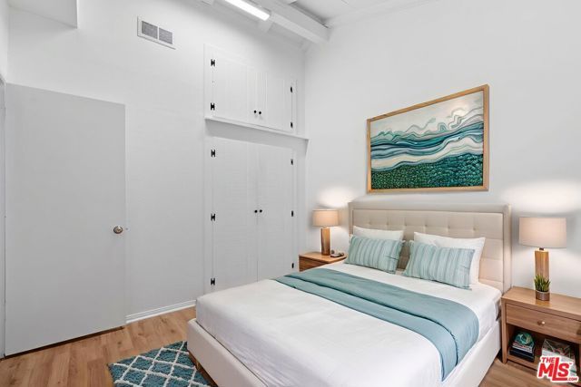 5541 Fallbrook Avenue, Woodland Hills (los Angeles), CA 91367