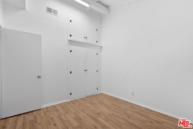 5541 Fallbrook Avenue, Woodland Hills (los Angeles), CA 91367