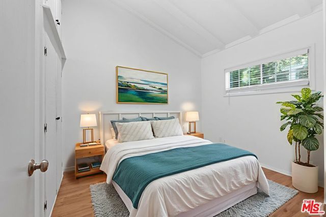 5541 Fallbrook Avenue, Woodland Hills (los Angeles), CA 91367