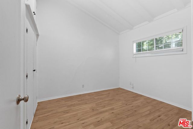 5541 Fallbrook Avenue, Woodland Hills (los Angeles), CA 91367