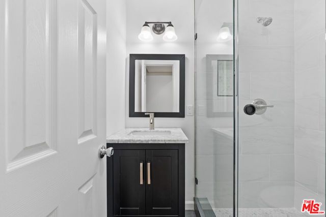 5541 Fallbrook Avenue, Woodland Hills (los Angeles), CA 91367