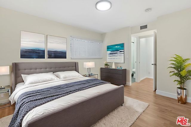 5541 Fallbrook Avenue, Woodland Hills (los Angeles), CA 91367