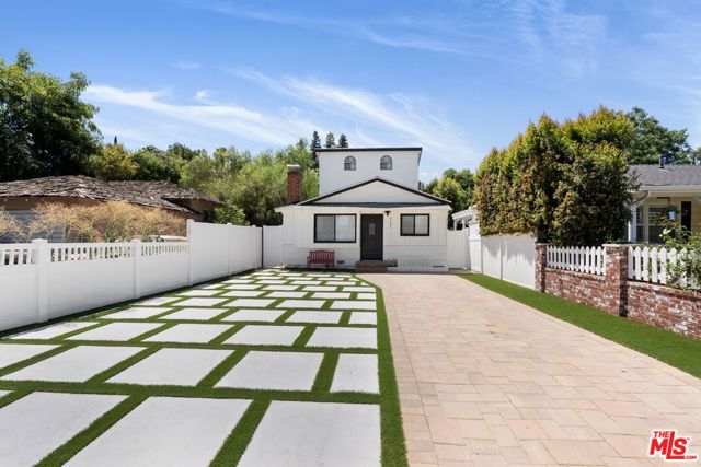 5541 Fallbrook Avenue, Woodland Hills (los Angeles), CA 91367