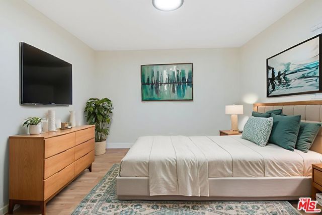 5541 Fallbrook Avenue, Woodland Hills (los Angeles), CA 91367