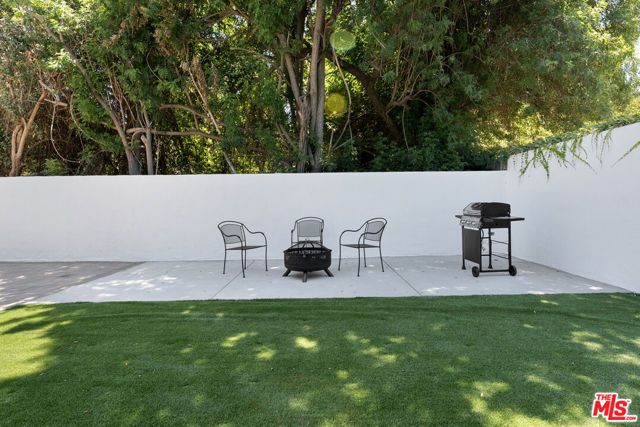 5541 Fallbrook Avenue, Woodland Hills (los Angeles), CA 91367