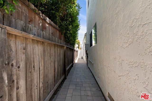 5541 Fallbrook Avenue, Woodland Hills (los Angeles), CA 91367