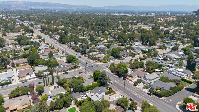 5541 Fallbrook Avenue, Woodland Hills (los Angeles), CA 91367