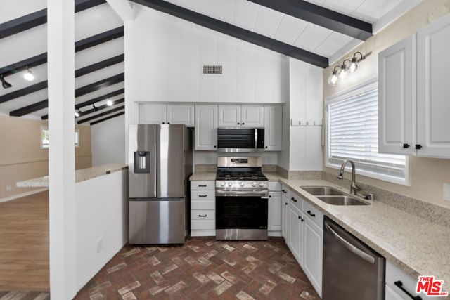 5541 Fallbrook Avenue, Woodland Hills (los Angeles), CA 91367