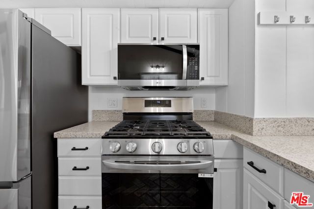 5541 Fallbrook Avenue, Woodland Hills (los Angeles), CA 91367