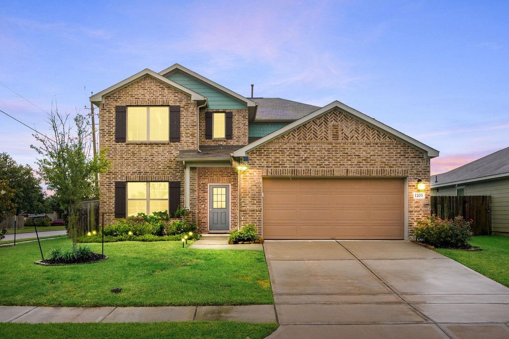 1203 Lancer Leap Drive, Alvin, TX 77511