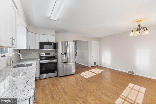 3428 OAK LN, Brookhaven, PA 19015
