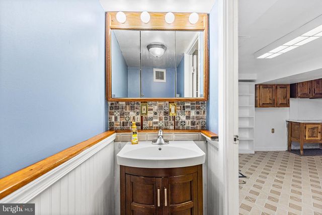 3428 OAK LN, Brookhaven, PA 19015