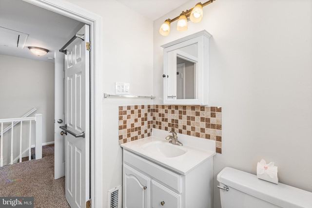 3428 OAK LN, Brookhaven, PA 19015