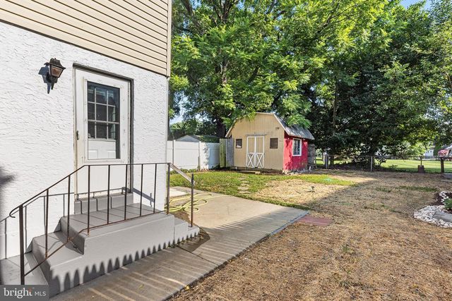 3428 OAK LN, Brookhaven, PA 19015