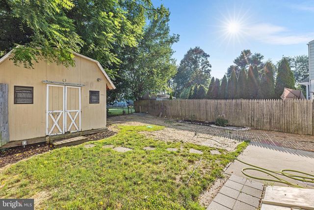 3428 OAK LN, Brookhaven, PA 19015