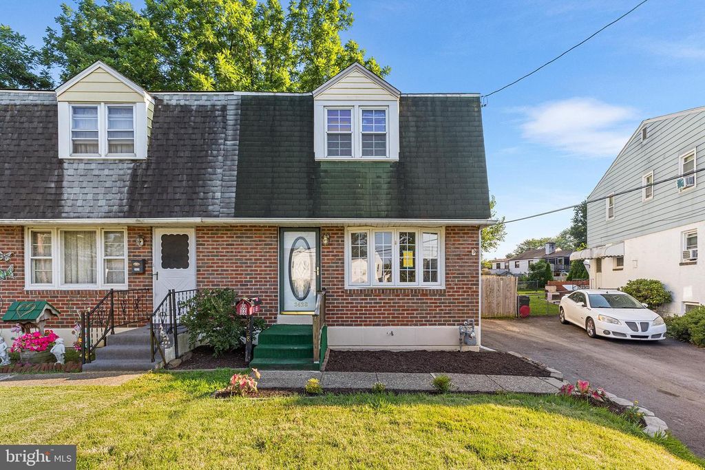 3428 OAK LN, Brookhaven, PA 19015