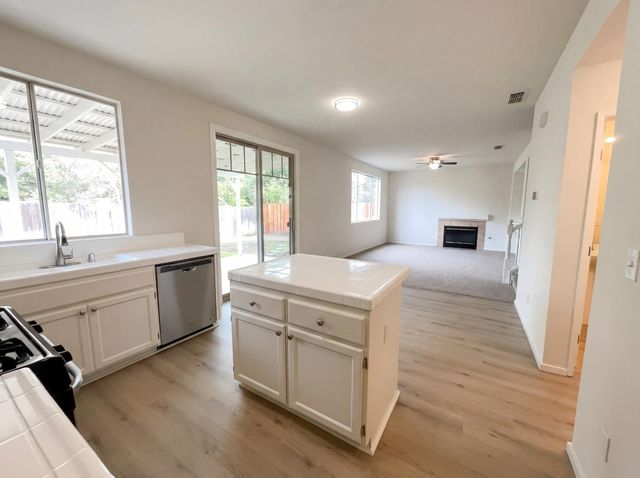 2262 Railway Cir, Gold River, CA 95670