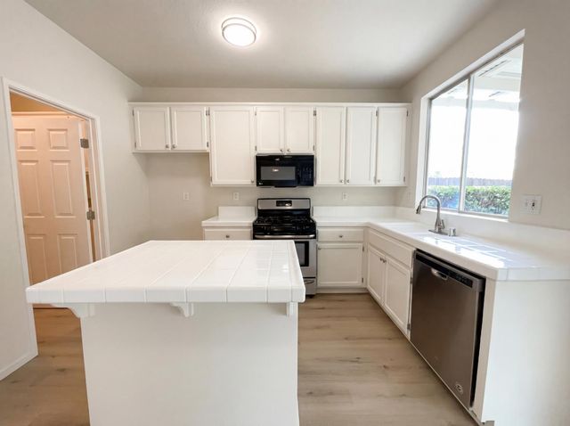 2262 Railway Cir, Gold River, CA 95670