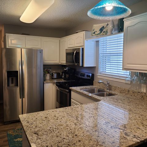 8436 Gulf Boulevard UNIT 714, Navarre, FL 32566