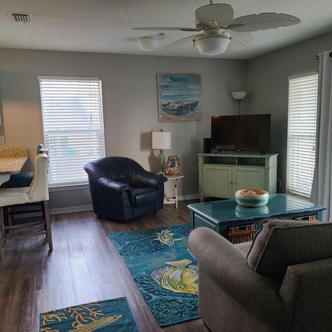 8436 Gulf Boulevard UNIT 714, Navarre, FL 32566