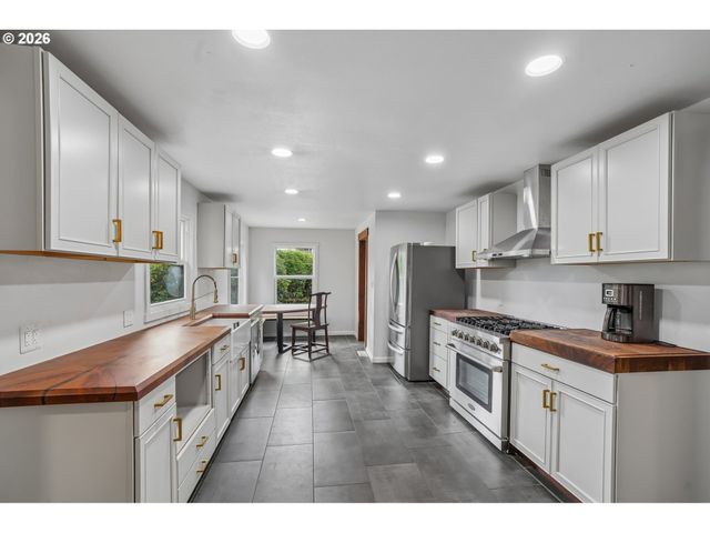 5625 Se OETKIN Rd, Milwaukie, OR 97267