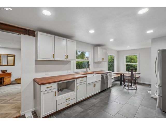 5625 Se OETKIN Rd, Milwaukie, OR 97267
