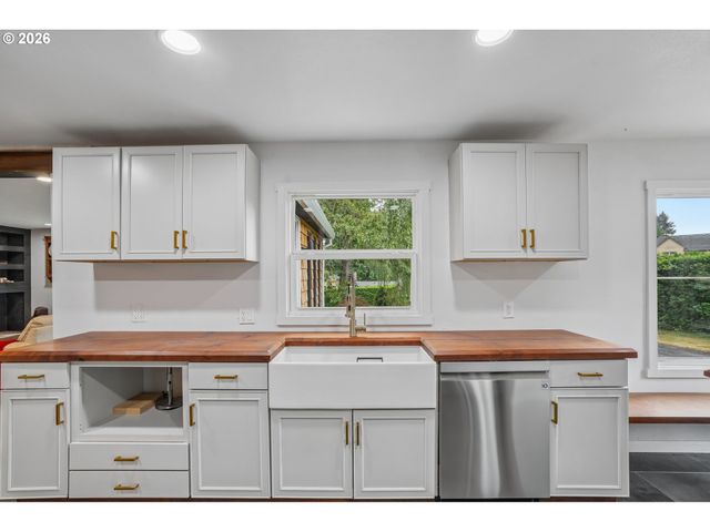 5625 Se OETKIN Rd, Milwaukie, OR 97267