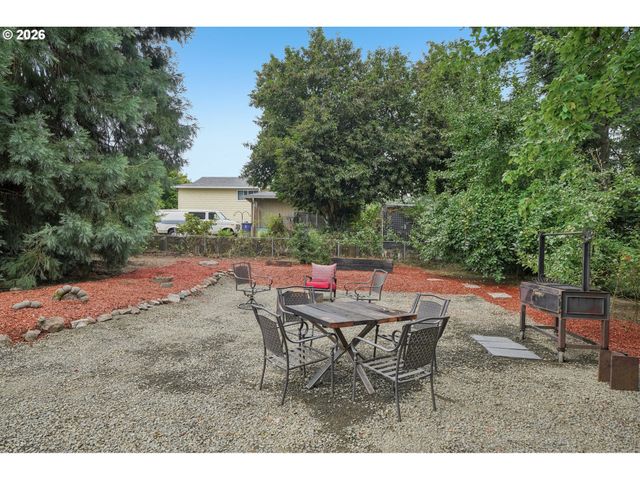 5625 Se OETKIN Rd, Milwaukie, OR 97267